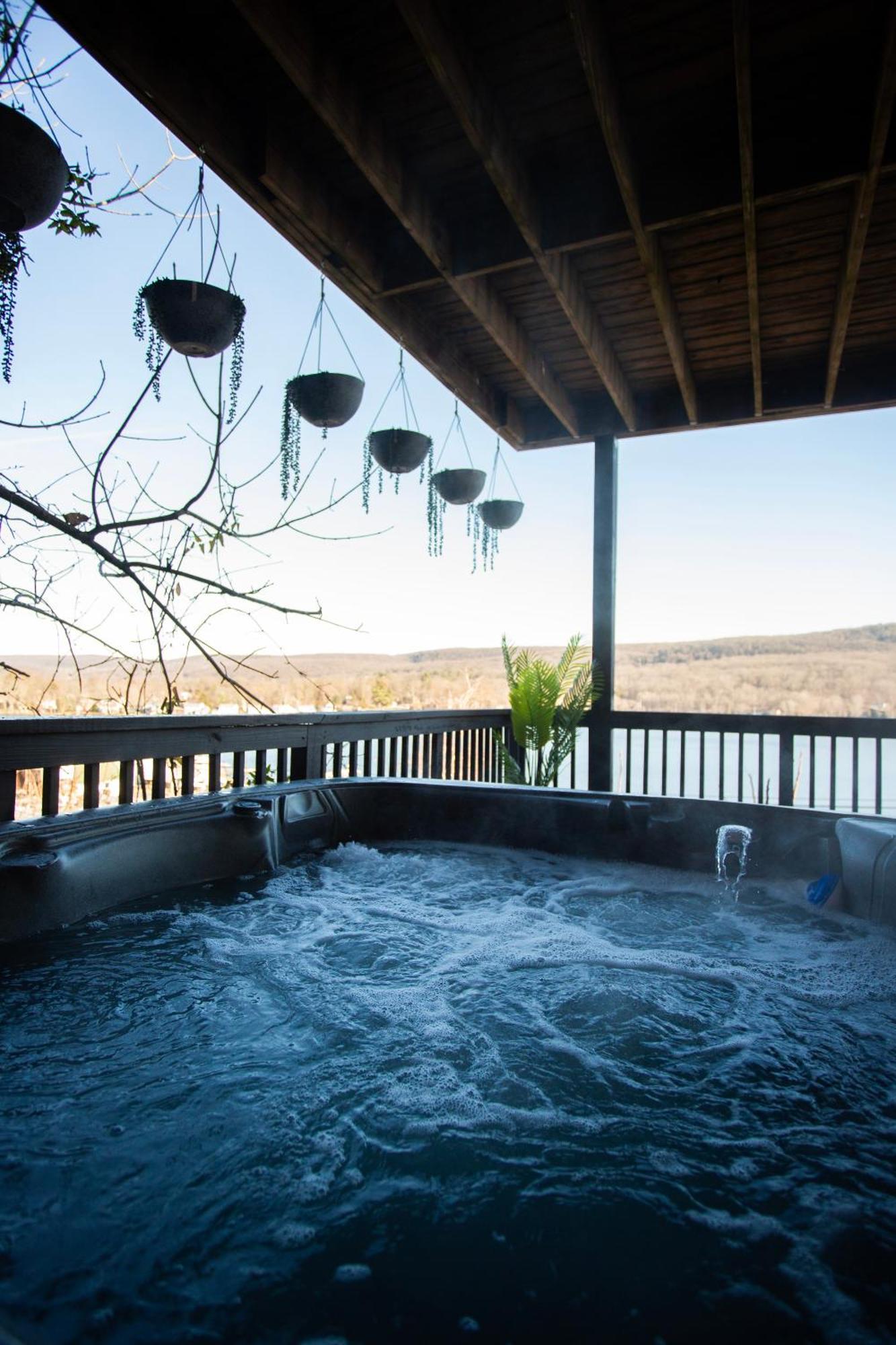 Lakeview House - Hot Tub - Firepit - Stunning Views - Spacious Deck - Cozy Living Room - Bar 그린우드레이크 외부 사진