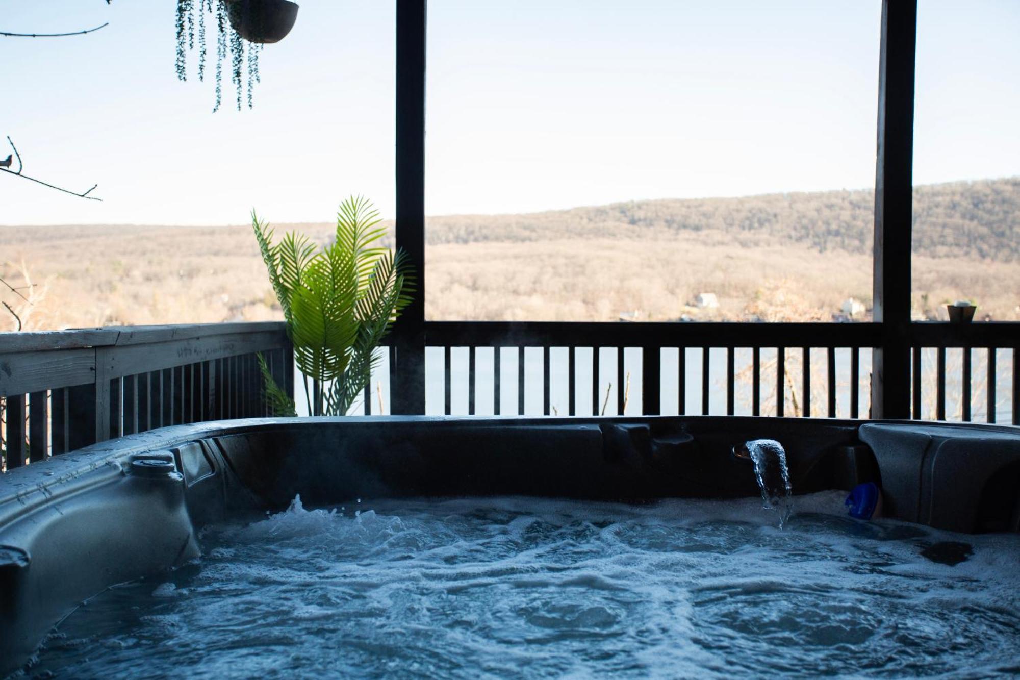 Lakeview House - Hot Tub - Firepit - Stunning Views - Spacious Deck - Cozy Living Room - Bar 그린우드레이크 외부 사진