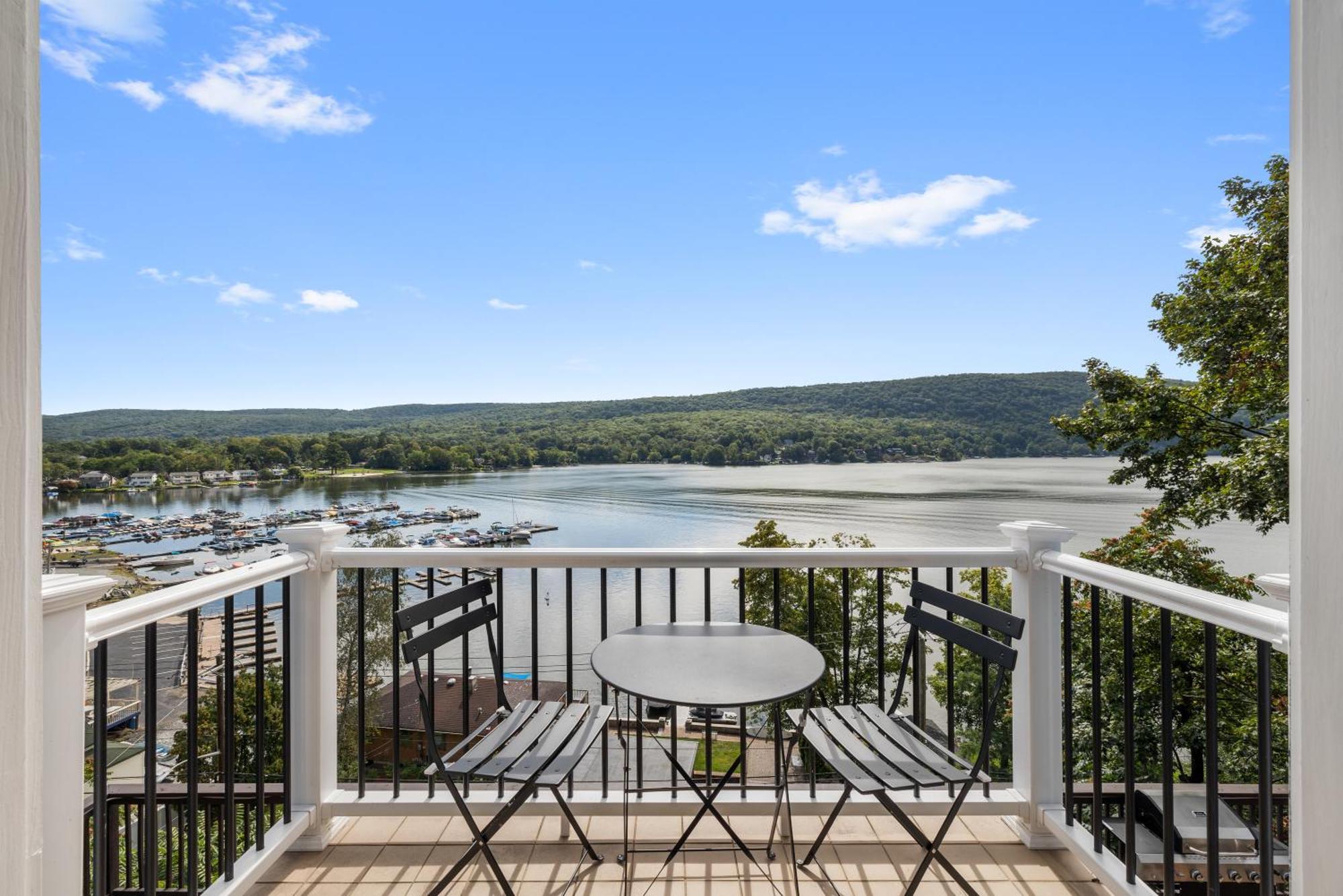 Lakeview House - Hot Tub - Firepit - Stunning Views - Spacious Deck - Cozy Living Room - Bar 그린우드레이크 외부 사진